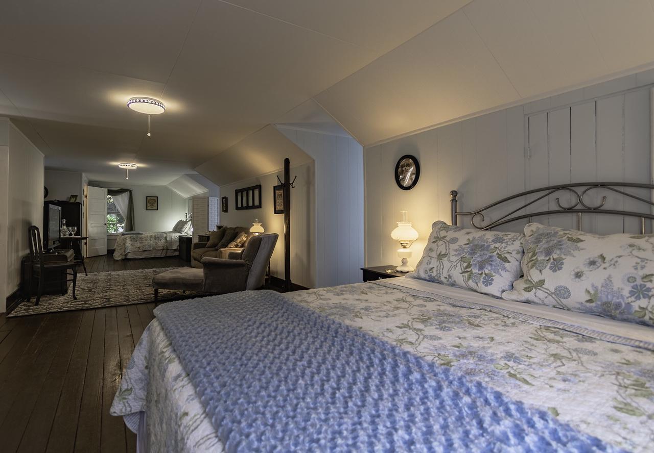 Suite,652900377:JPEG