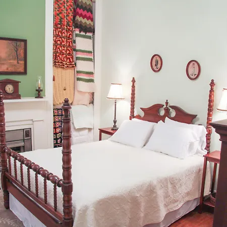 Riverboat Bed & Breakfast-3